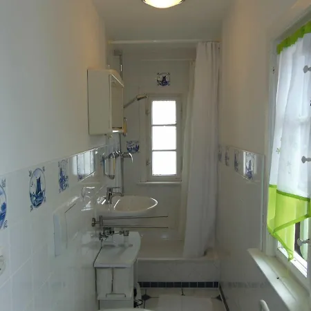 Villa Strandvilla Whg 01 *